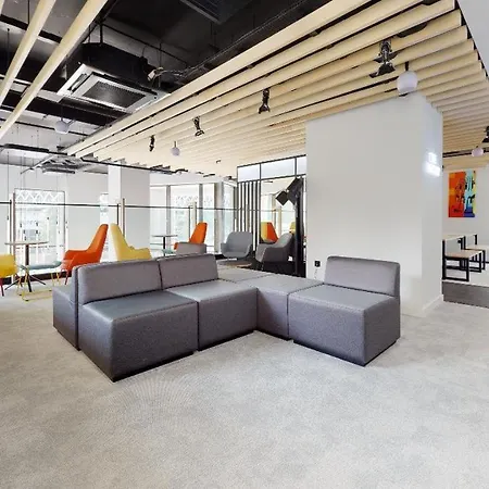 Iq Altus House * Λιντς